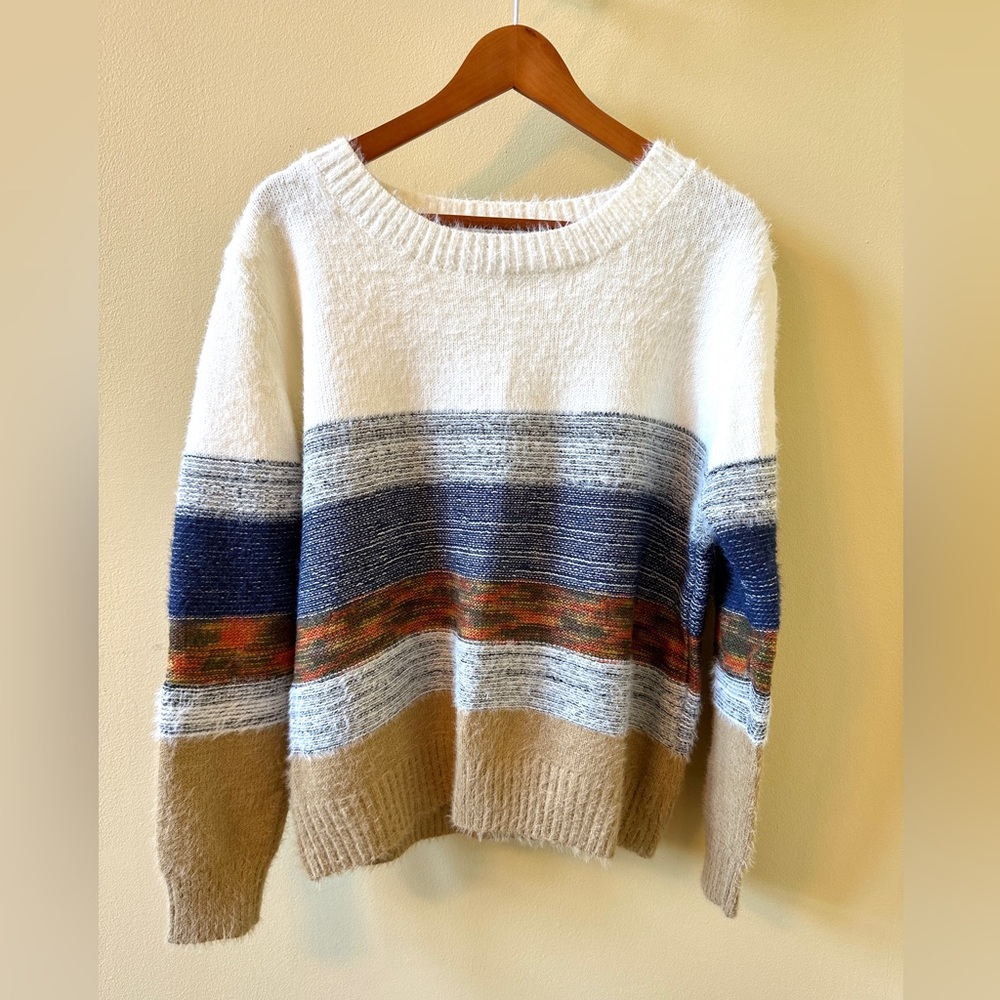 Fate Formosa color black fuzzy pull over sweater size L
